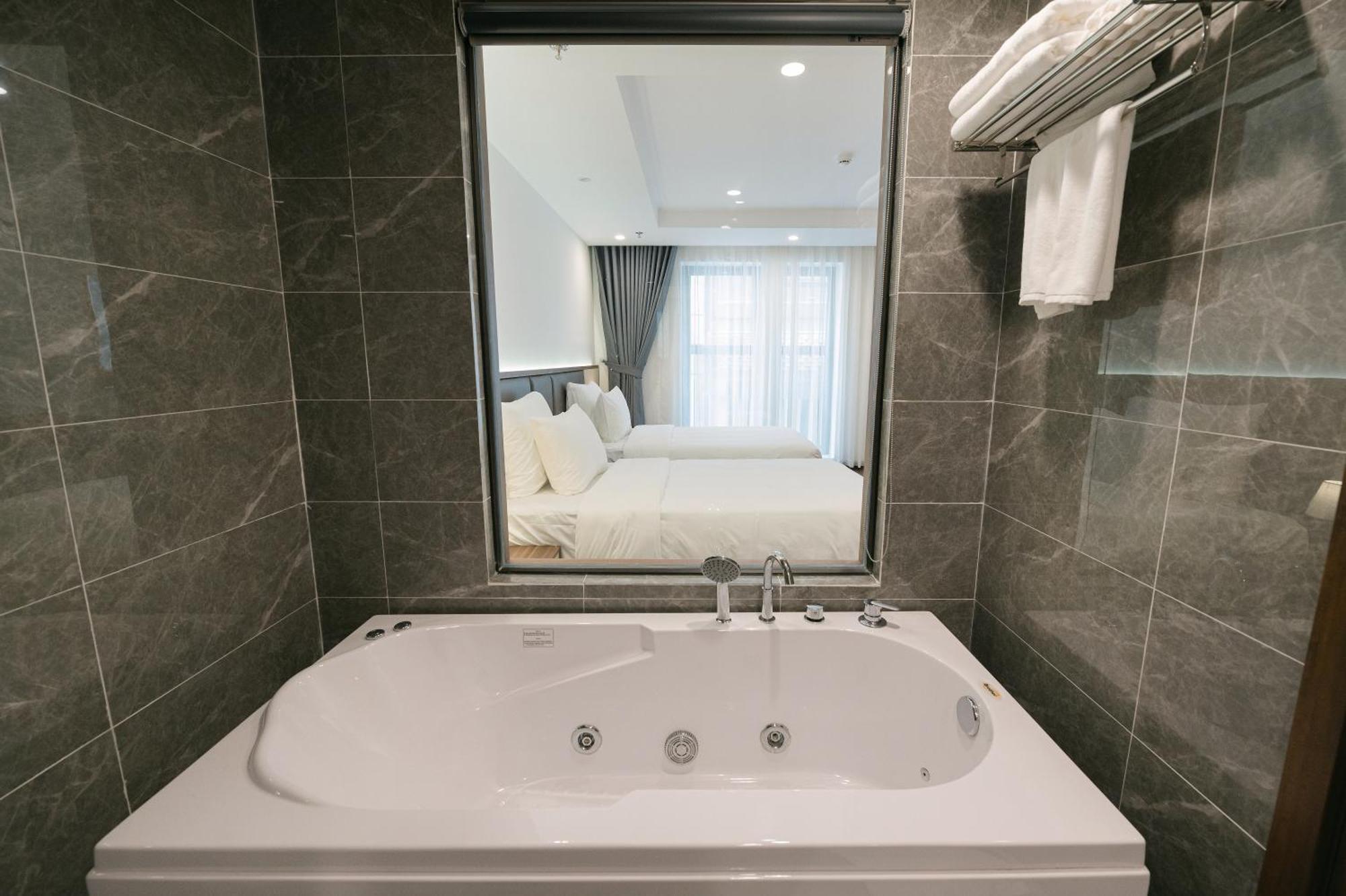 Love St - Hanoi Hotel Экстерьер фото
